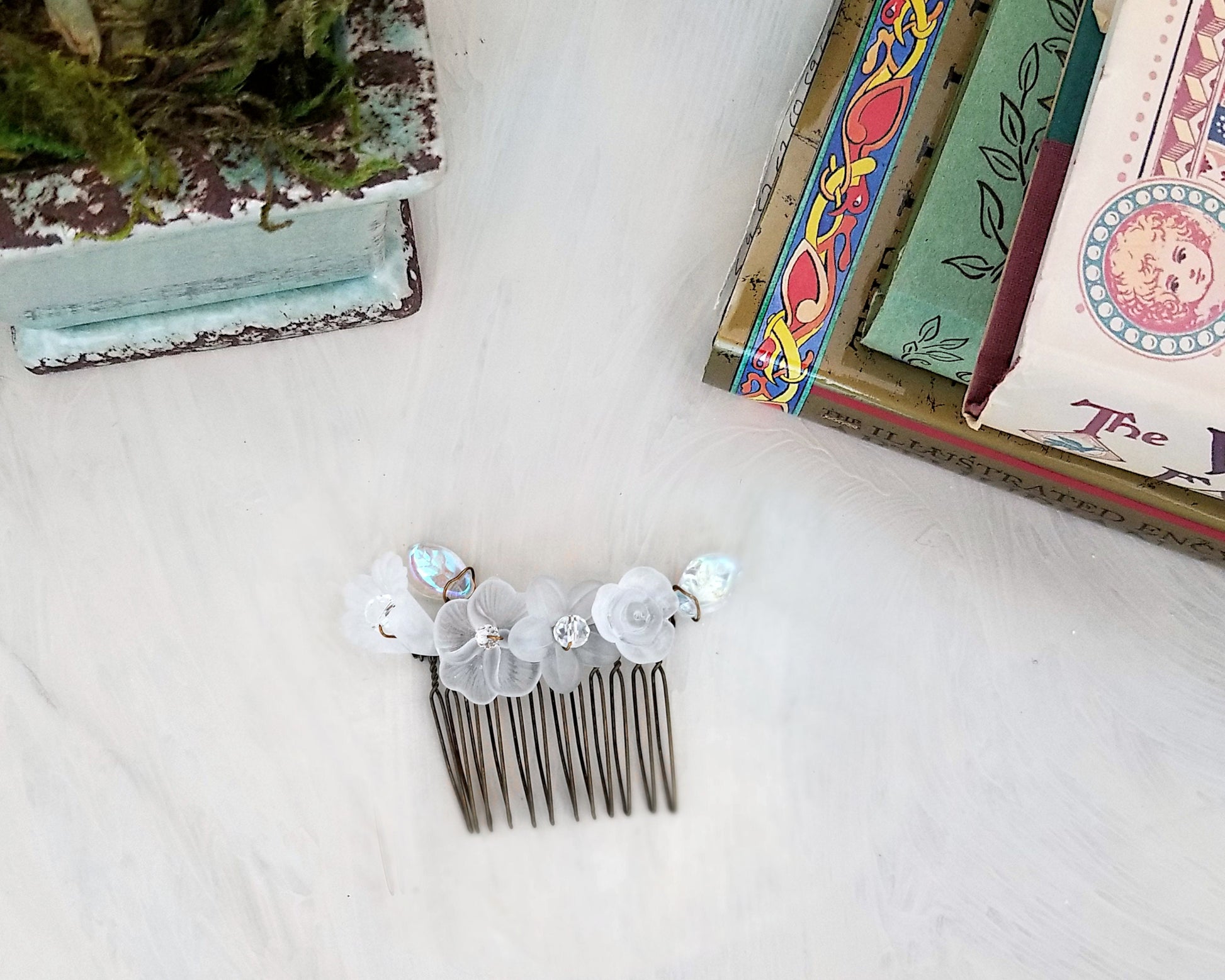 Wire Wrapped Lucite Flower Comb in White, Bridesmaid, Wedding, Floral, Garden, Party, Boho, Bohemian, Choice of Colors and Metals