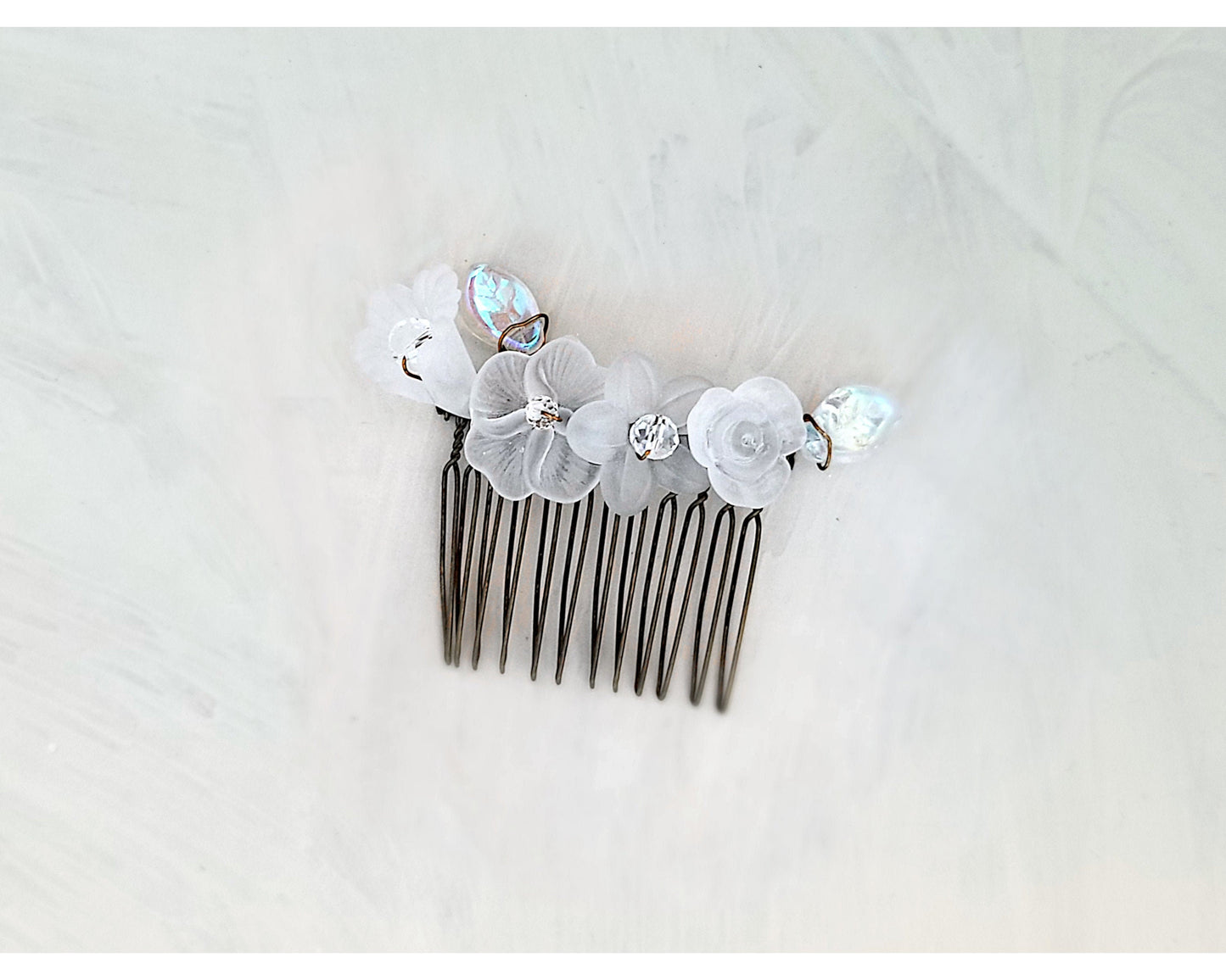 Wire Wrapped Lucite Flower Comb in White, Bridesmaid, Wedding, Floral, Garden, Party, Boho, Bohemian, Choice of Colors and Metals